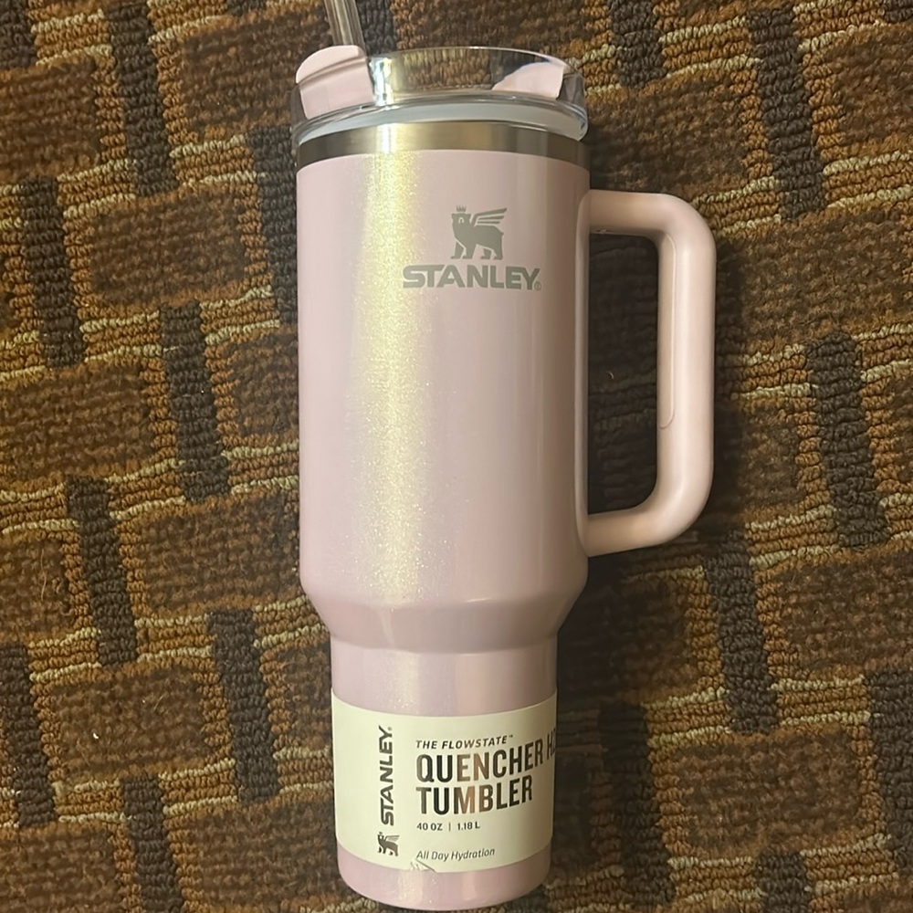 Stanley Flowstate Quencher 40oz Tumbler
Aster